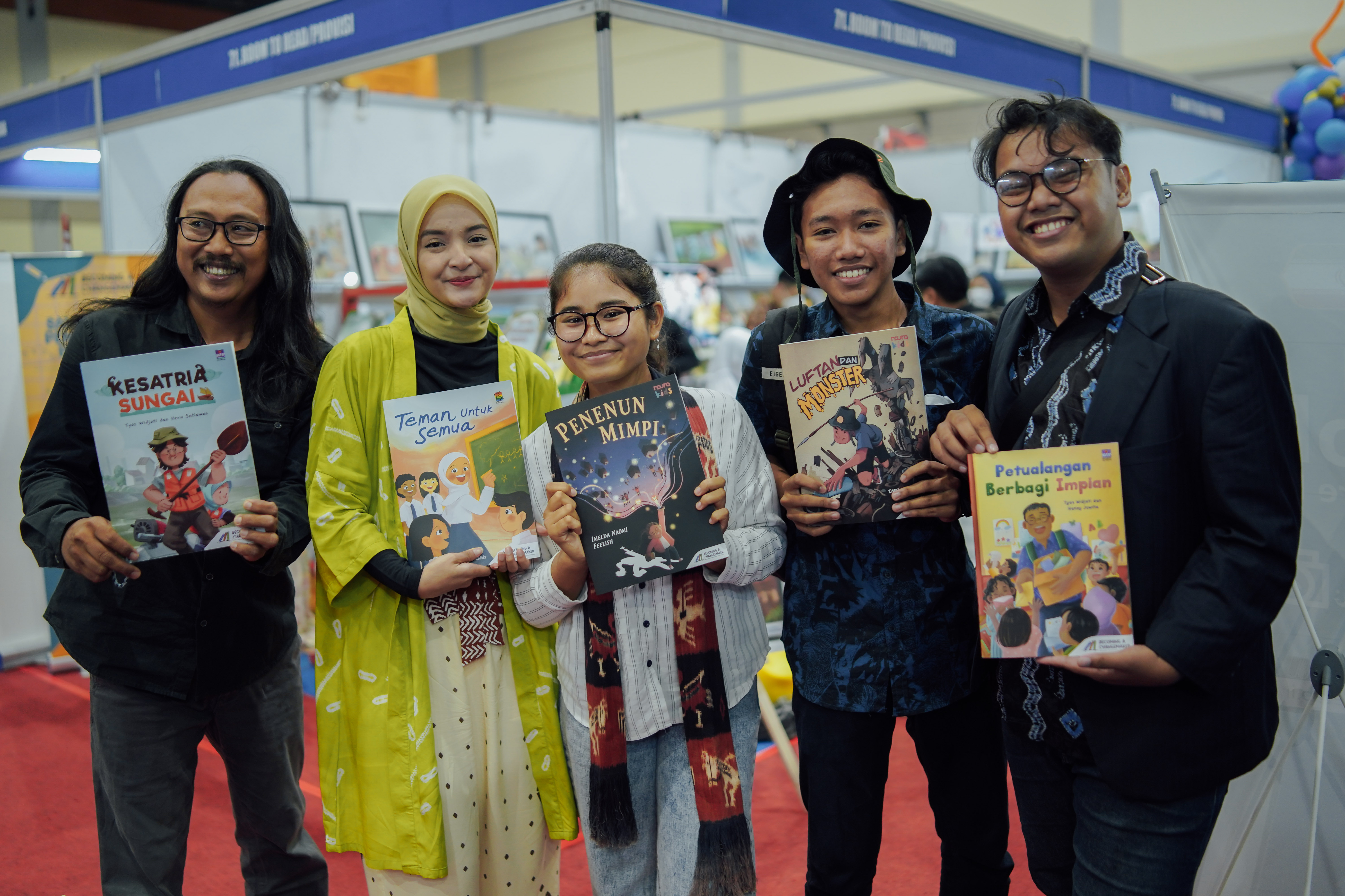 Ashoka Fellow and Young Changemakers pose with the books based on their stories from Ashoka Indonesia's "Becoming a Changemaker" series at the Indonesia International Book Fair