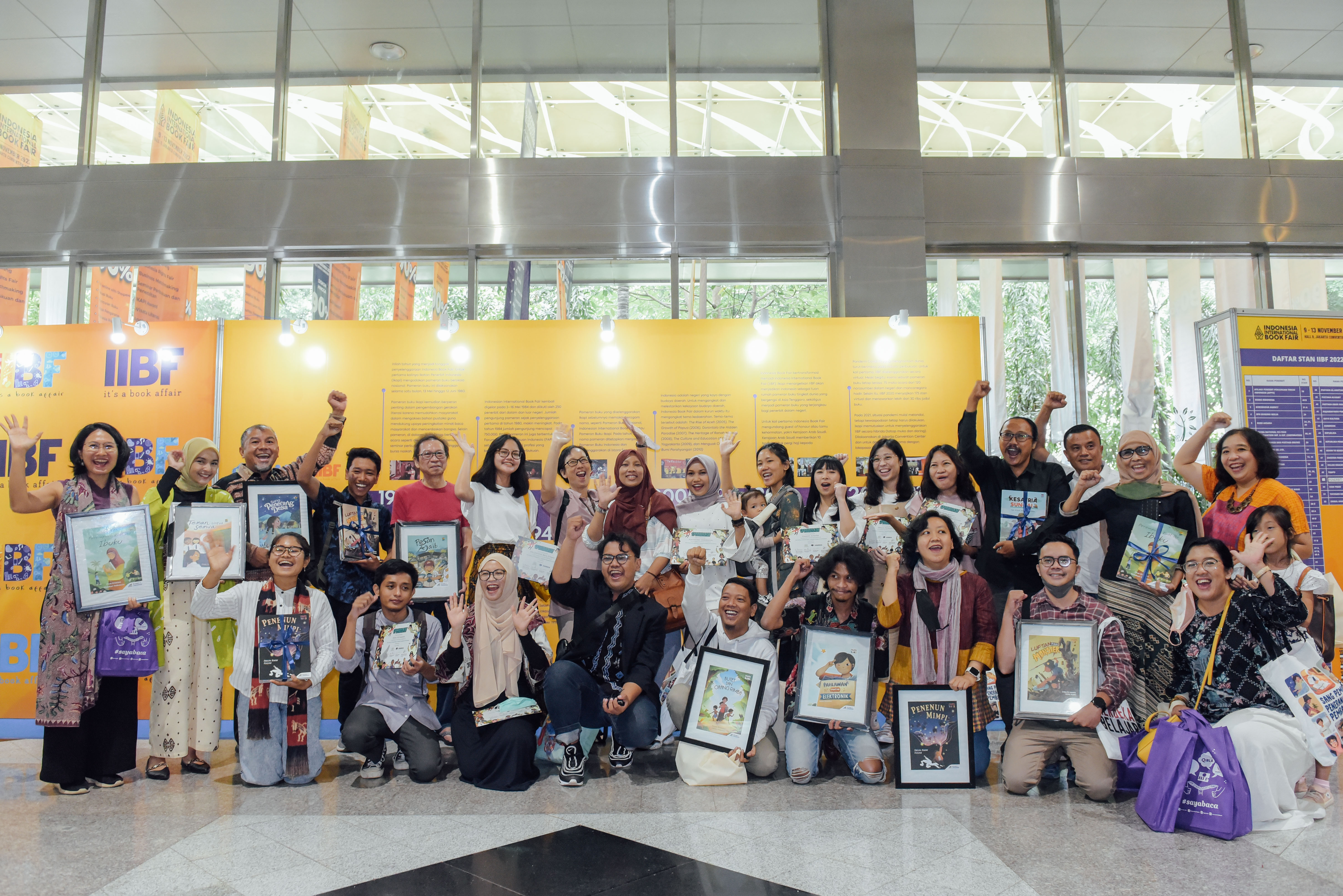 Successful collaborators take a group photo at the Indonesia International Book Fair - including Amelia Hapsari and Nani Zulminarni; the Ashoka Fellows and Young Changemakers behind the books; partner publishers, writers, illustrators, editors, and more