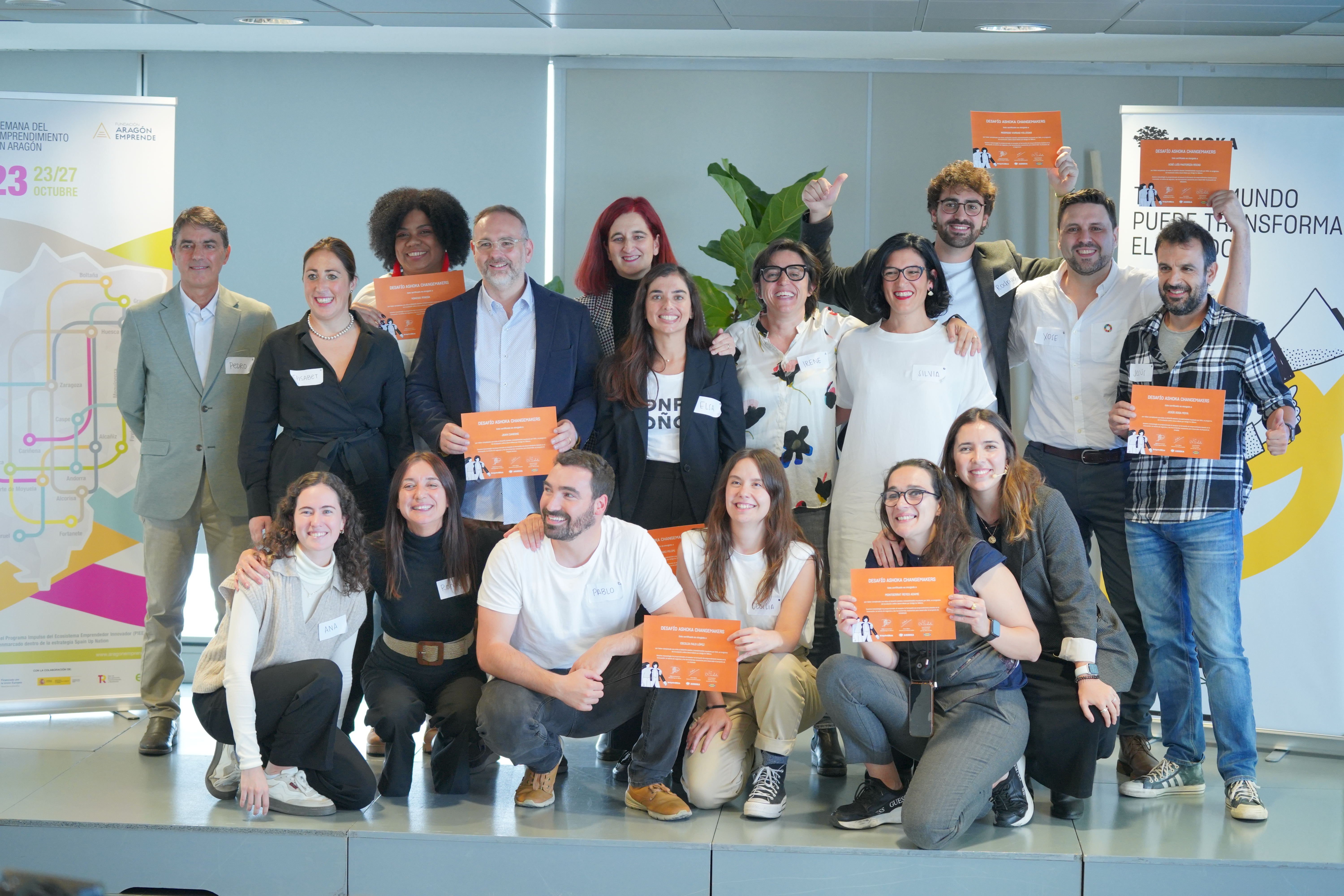 Fotografía de la entrega de diplomas del Desafío Ashoka Chamngemakers 2023