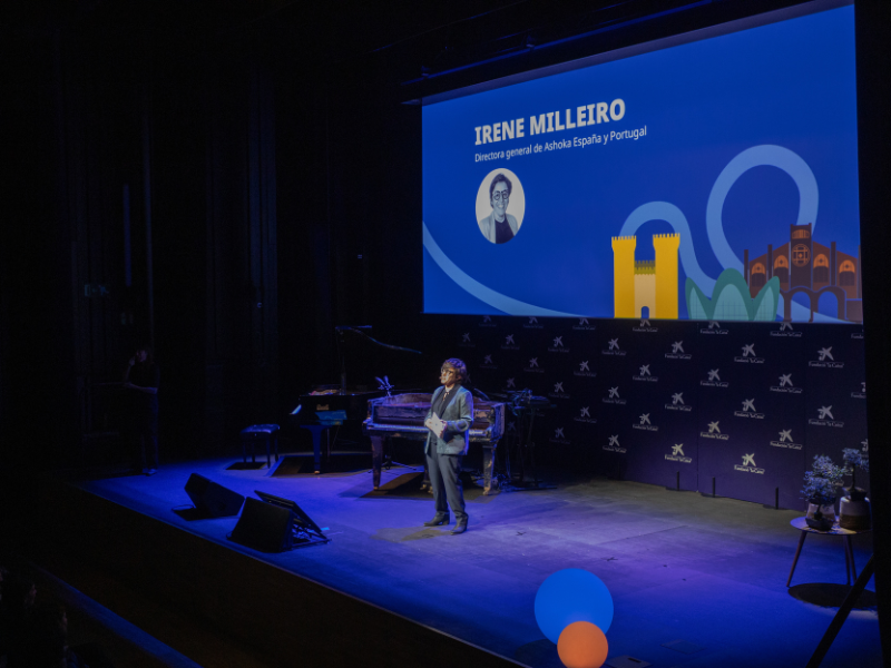 Nuestra directora general, Irene Milleiro, en el escenario del Ashoka Changemakers Day 2025