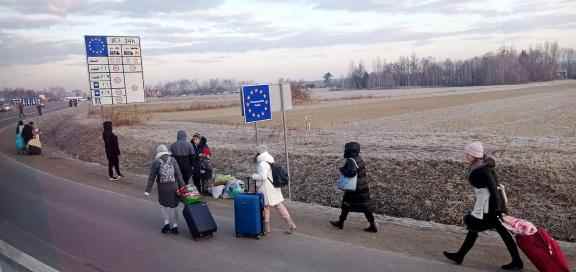 Image for Hello Europe Ukraine Article; Photo of Ukrainian refugees approaching a border crossing out of Ukraine as a result of the 2022 Russia–Ukraine war