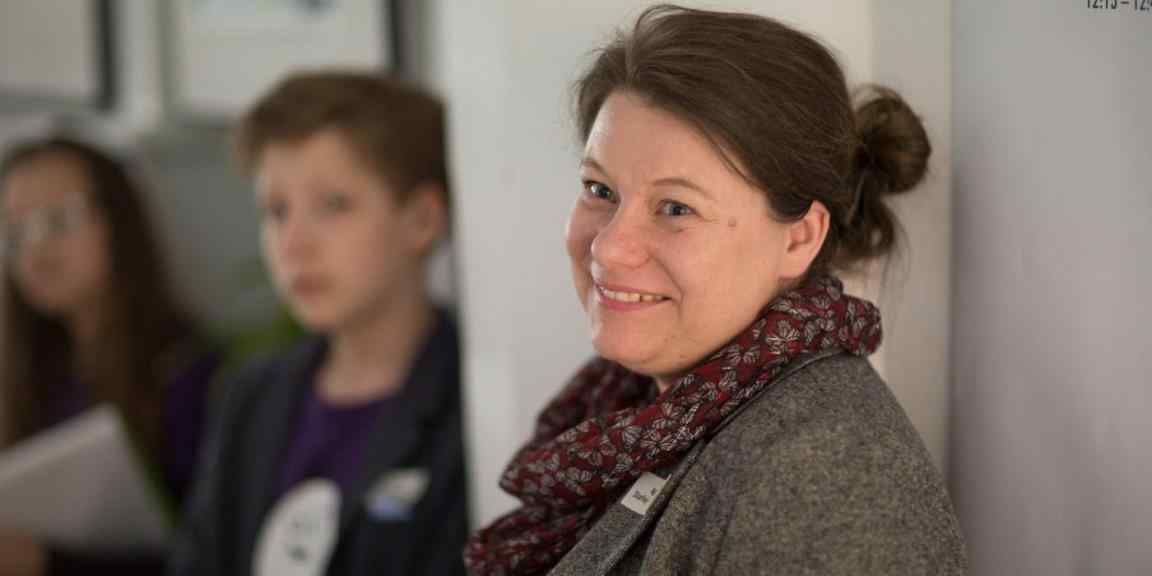 Zdjęcie uśmiechającej się Agaty Stafiej-Bartosik.