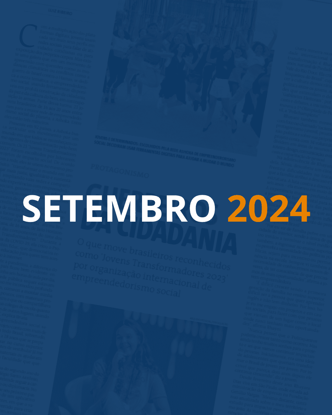 Fundo com uma página de jornal e um filtro azul escuro por cima. Em destaque, lê-se "AGOSTO" em branco e "2023" em laranja