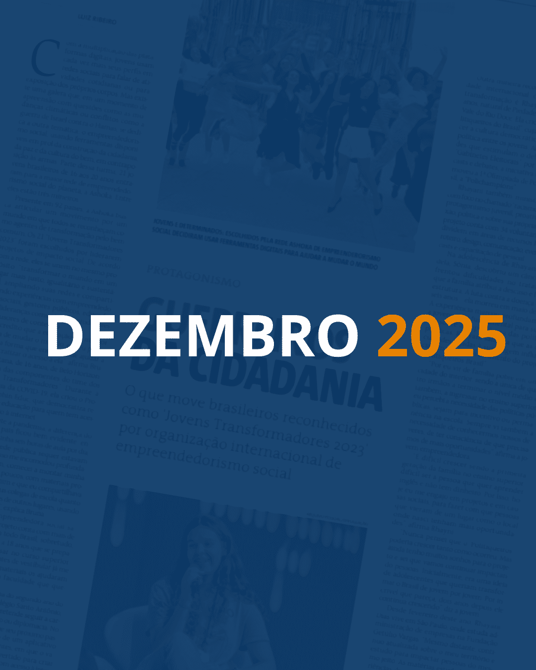Fundo com uma página de jornal e um filtro azul escuro por cima. Em destaque, lê-se "DEZEMBRO" em branco e "2025" em laranja