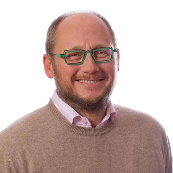 Sönke Siefert with a white background and wearing a light brown sweater
