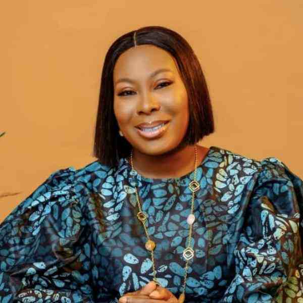 Temitope Okunnu Headshot