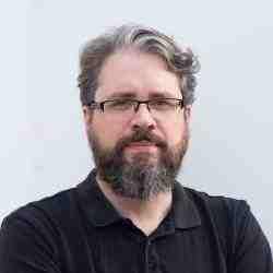 Eliot Higgins Headshot 