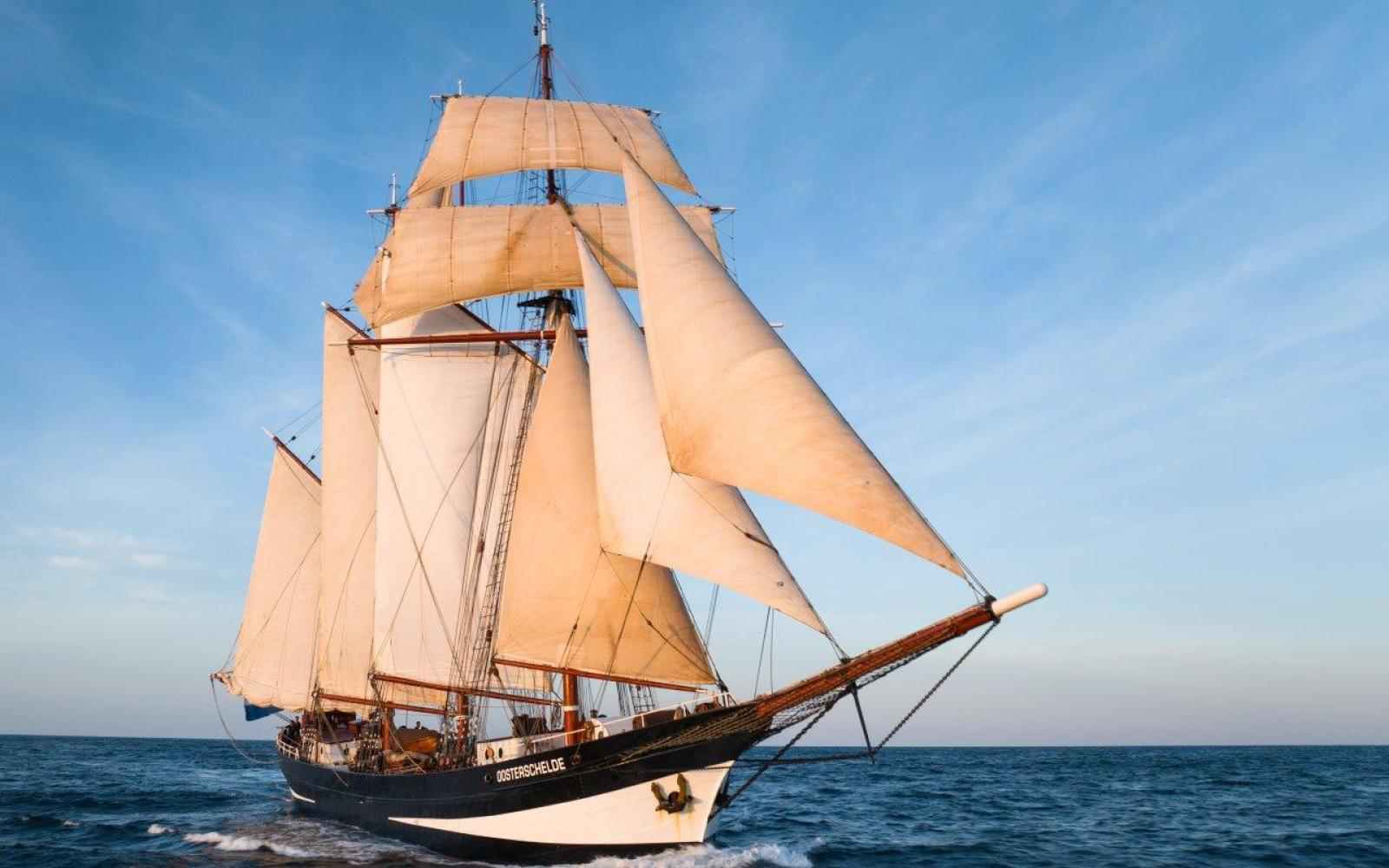 Veleiro Oosterschelde navegando
