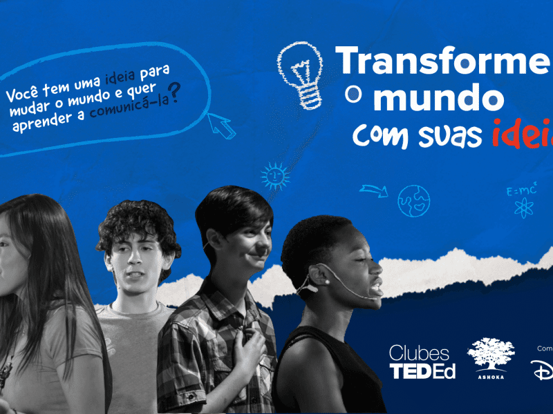 A imagem é uma composição de colagens. O fundo é azul escuro e na parte de baixo há um efeito de papel rasgado azul marinho, No fundo, também há desenhos de flor, lâmpada, seta. Na parte superior esquerda está escrito: Você tem uma ideia para mudar o mundo e quer aprender a comunicá-la? Ao lado, o nome do programa: Transforme o Mundo com suas Ideias. Na parte inferior, há cinco jovens de diferentes gêneros e etnias. Ao lado, os logos dos Clubes TED-Ed, Ashoka e Disney