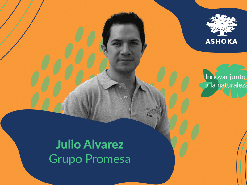 Se ve a un hombre con media sonrisa. Se lee "Julio Álvarez de Grupo Promesa"