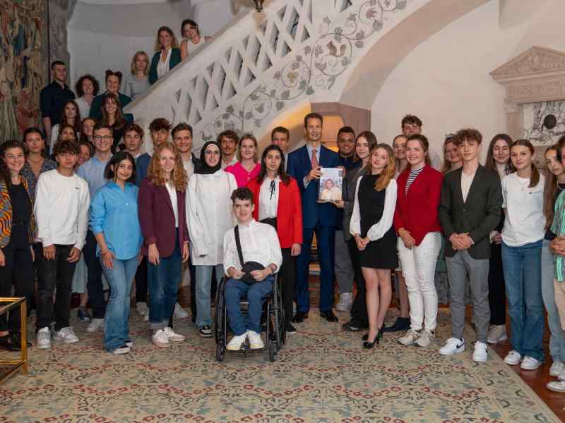Group picture of the current cohort of the Generation Chanagemaker program with representatives from Liechntestein Royal Family