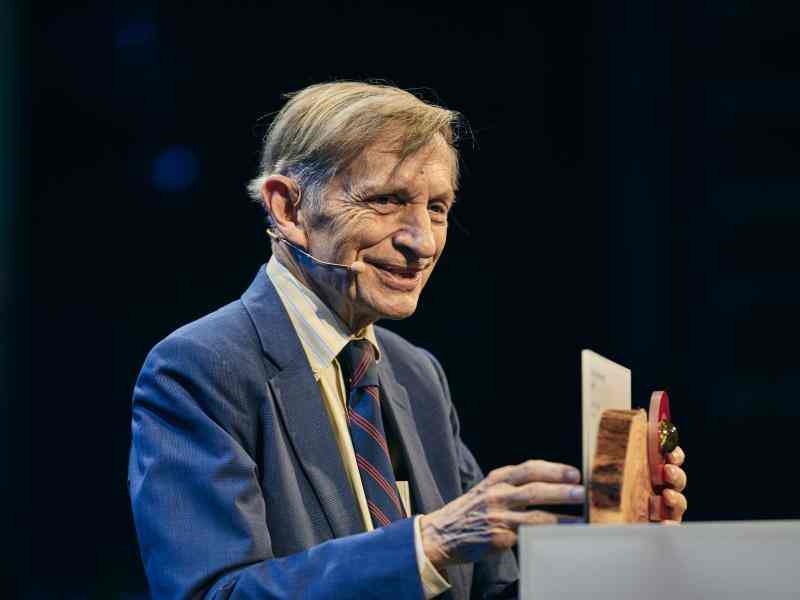 Bill Drayton accepting Skoll Award on stage