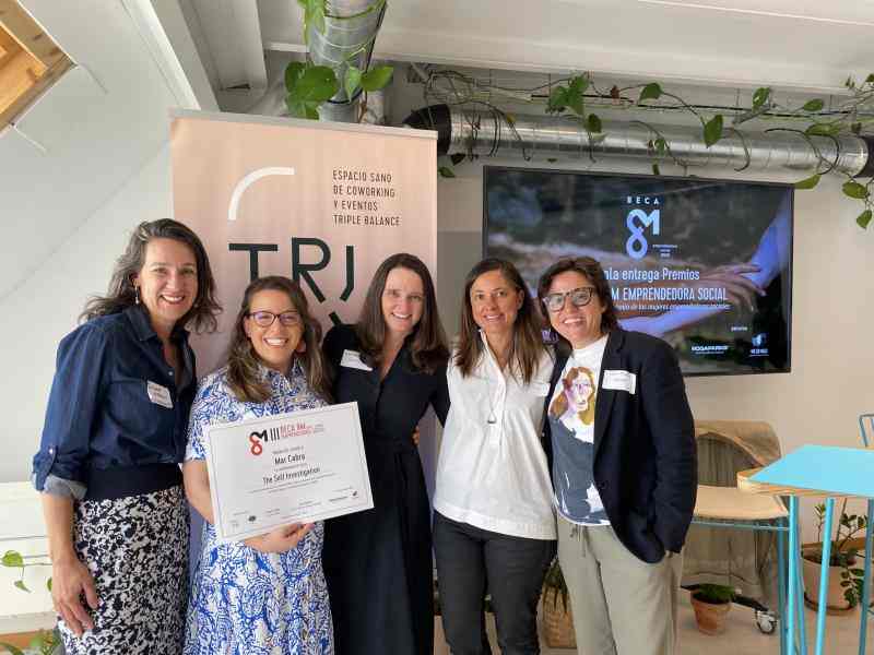Mar Cabra recibe premio