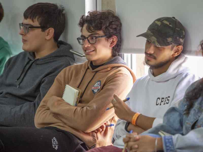 joven agente de cambio