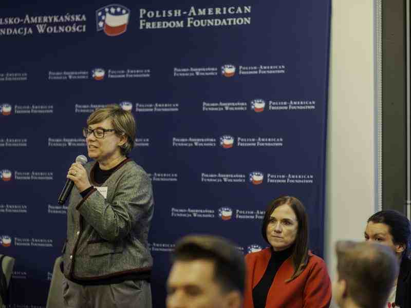 A women giving a speach