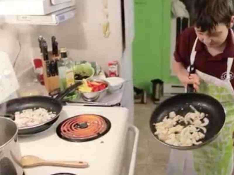 Youth cooking at a camp run by La Tablée des Chefs