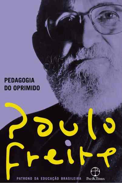 Capa do livro Pedagogia do Oprimido. Ao fundo, há a foto de Paulo Freire, homem com óculos e barba grisalha. Seu nome aparece em destaque
